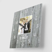 Rustic Gray Wood Weddenschap Jubileum Aangepaste f Vierkante Klok (Hoek)