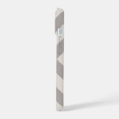 Rustic Gray X Chevron Monogram iPhone 15 Hoesje (Linkerkant)