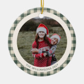 Rustic Green Buffalo Plaid Kerstmis Familiefoto Keramisch Ornament (Voorkant)
