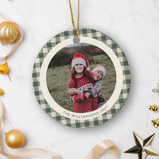 Rustic Green Buffalo Plaid Kerstmis Familiefoto Keramisch Ornament