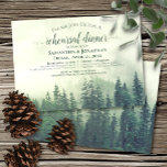 Rustic Green Pine Trees Wedding Rehearsal & Dinner Kaart<br><div class="desc">Deze rustige uitnodiging voor het repetitief diner van de bruiloft is voorzien van een buitenaardse wildernis uit de bergen van een bos van groene dennenbomen dat in mist of mist is gehuld. Het schrijven wordt gedaan in lacy manuscriptkalligrafie, die het een aanraking van elegantie geeft. Perfect voor een buitenshuis, land,...</div>