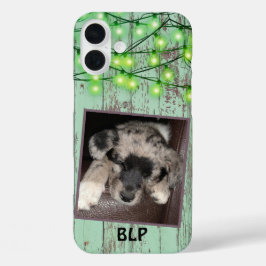 Rustic Green Wood Custom Square Photo Puppy iPhone 16 Plus Hoesje