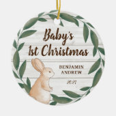 Rustic Greenery Bunny Baby's eerste kerstfoto Keramisch Ornament (Voorkant)