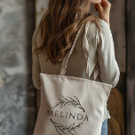 Rustic Greenery Personalized Bridesmaid Canvas tas<br><div class="desc">Deze schattige,  rustige bridesmaïde canvas tas met geschetste groene designelementen en de naam van bridesmaid zal geweldig zijn voor de bruiloft,  dank je cadeaus of gunsten.</div>