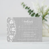Rustic Grey Canvas + White Lace bruiloft RSVP Kaartje (Staand voorkant)