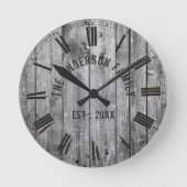 Rustic Grey Wood Custom Family Name Farmhouse Ronde Klok (Voorkant)