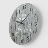 Rustic Grey Wood Farmhouse Familie Naam Grote klok (Hoek)