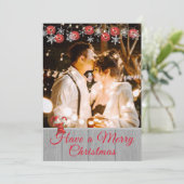 Rustic Grey Wood Red Elf serie Kerstmis Feestdagenkaart (Staand voorkant)