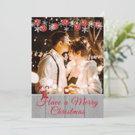 Rustic Grey Wood Red Elf serie Kerstmis Feestdagenkaart (Staand voorkant)