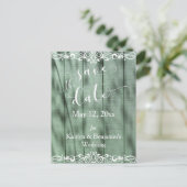 Rustic Groen Hout Witte Scrollwerk Bewaar de Datum Aankondigingskaart (Staand voorkant)