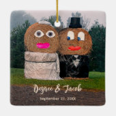 Rustic Hay Bale Funny Bride en Groom Keramisch Ornament (Achterkant)