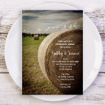 Rustic Hay Bales Ranch Wedding Rehearsal Dinner Kaart<br><div class="desc">Nodig gasten uit aan een rurale pre-huwelijksbijeenkomst die de bruid en bruidegom met de charmante Rustic Hay Bales Ranch Wedding Rehearsal Dinner Invitation eert. Deze casual thematoeëer van het land nodigt een schilderachtig foto van een groene weide met gras en ronde hooibalen uit op een blauwe hemeldag met verspreide witte...</div>