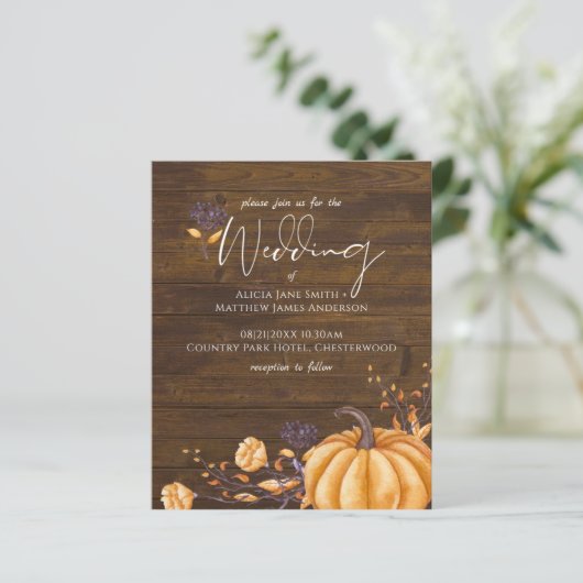 Rustic Herfst Pumpkin Wedding Budget Uitnodigingen (Staand voorkant)