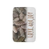 Rustic Holiday Love and Joy Pine Cone Badmat (Voorkant Verticaal)