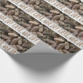 Rustic Holiday Love and Joy Pine Cone Cadeaupapier (Hoek)