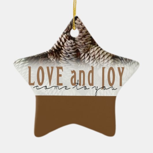 Rustic Holiday Love and Joy Pine Cone Keramisch Ornament (Voorkant)
