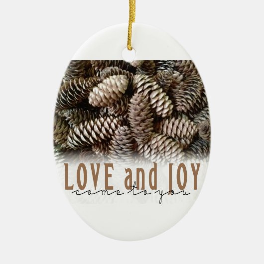 Rustic Holiday Love and Joy Pine Cone Keramisch Ornament (Voorkant)