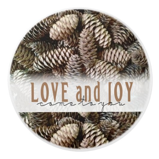 Rustic Holiday Love and Joy Pine Cone Keramische Knop (Voorkant)