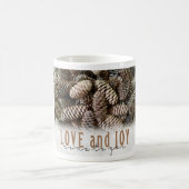 Rustic Holiday Love and Joy Pine Cone Koffiemok (Center)