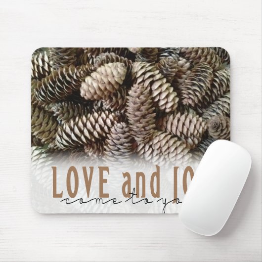 Rustic Holiday Love and Joy Pine Cone Muismat (Met muis)