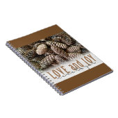 Rustic Holiday Love and Joy Pine Cone Notitieboek (Rechterzijde)