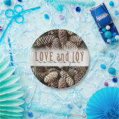 Rustic Holiday Love and Joy Pine Cone Papieren Bordje (Feest)