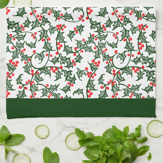 Rustic Holly and Berry Holiday Pattern on Green Theedoek (Gevouwen)