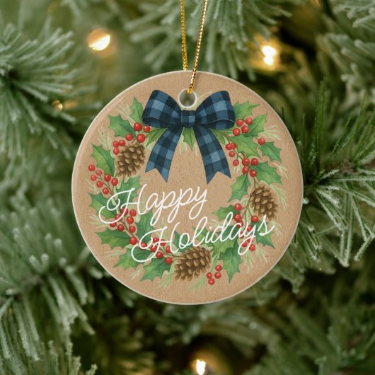 Rustic Holly Wreath Blue Black Checkered Bow Keramisch Ornament (Boom)