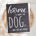Rustic Home We hebben de aankondiging van Dog Movi Briefkaart<br><div class="desc">Thuis is waar de hond is ... en de hond bewoog. Laat je beste vriend je beweging aankondigen met deze schattige en grappige koningskaart van een bijbelse schouderplaat.. Pas de rug met namen en uw nieuw adres aan. Deze mededeling van de hond is een must voor alle hondenmoeders, hondenbroodjes en...</div>