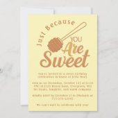 Rustic Honey Bee Yellow Sweet Birthday Invitation Kaart (Voorkant)