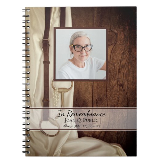 Rustic Horse Bit Satin Funeral Memorial Gastboek Notitieboek (Voorkant)
