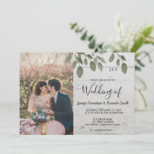 Rustic houten botanische monogram foto Huwelijk Kaart (Staand voorkant)
