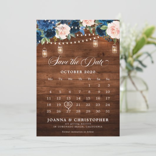 Rustic houten Navy-blauwe bloemige Mason Jar-kalen Save The Date (Staand voorkant)