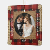 Rustic houten plank geruit eerste kerst getrouwd keramisch ornament (Links)