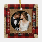 Rustic houten plank geruit eerste kerst getrouwd keramisch ornament (Voorkant)
