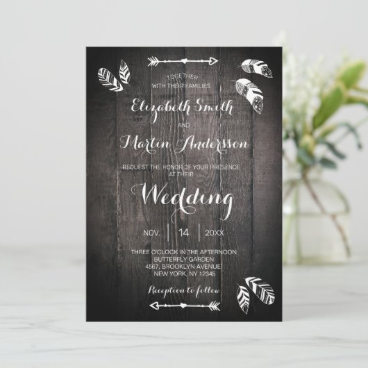 Rustic houten veer eenvoudige trouw uitnodiging (Staand voorkant)