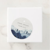 Rustic Ink Blue Navy Pine Bossen Mountain Weddensc Bedankjes Labels (In situ)