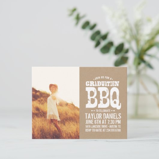 Rustic Kraft Afstuderen Foto BBQ Uitnodiging (Staand voorkant)