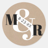 Rustic Kraft Ampersand Monogram Trouwenveloppe Ronde Sticker (Voorkant)