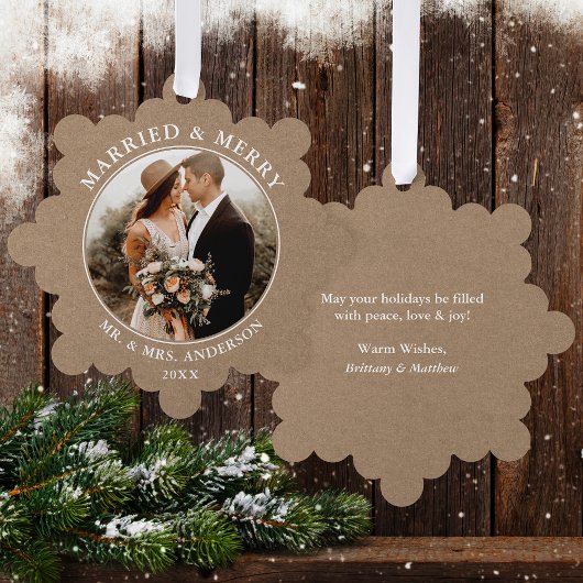 Rustic Kraft Getrouwd en Vrolijk Huwelijk Foto Ornament Kaart