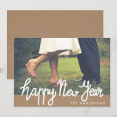 Rustic Kraft Paper Happy Nieuwjaar Typografie Foto Feestdagenkaart (Voorkant / Achterkant)
