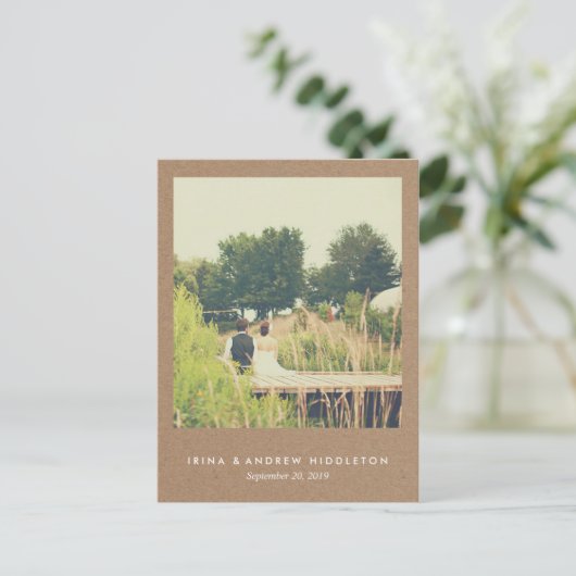 Rustic Kraft Paper Liefde en Bedankt Script Foto Briefkaart (Staand voorkant)