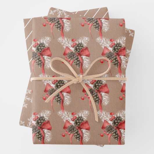 Rustic Kraft Pine Cones, Snowflakes en Stripes Inpakpapier Vel (In situ)