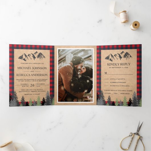Rustic Kraft Red Buffalo Pset Mountain Wedding Drieluik Uitnodiging (Binnen)