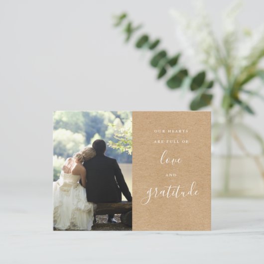 Rustic Kraft Script Photo Weddenschap Bedankt Briefkaart (Staand voorkant)