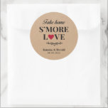 Rustic Kraft S'more Love Wedding Ronde Sticker<br><div class="desc">Meer liefde. Voeg een leuke kleur en unieke stijl toe aan je bruiloft of vrijgezellenfeest. Een vrijgezellenfeest-gunsttas is een geweldige aanvulling op partijplanning. Deze unieke tassen zullen gemakkelijk als geschenk worden gebruikt en kunnen als een mooie decoratie dienen op je trouwreceptie of vrijgezellenfeest. Het perfecte hoopje voor je gasten!</div>