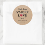 Rustic Kraft S'more Love Wedding Ronde Sticker<br><div class="desc">Meer liefde. Voeg een leuke kleur en unieke stijl toe aan je bruiloft of vrijgezellenfeest. Een vrijgezellenfeest-gunsttas is een geweldige aanvulling op partijplanning. Deze unieke tassen zullen gemakkelijk als geschenk worden gebruikt en kunnen als een mooie decoratie dienen op je trouwreceptie of vrijgezellenfeest. Het perfecte hoopje voor je gasten!</div>