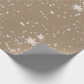 Rustic Kraft Winter White Falling Snowflakes Matte Cadeaupapier (Hoek)