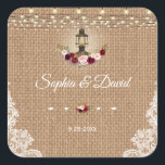 Rustic Lace Burlap Lights Wedding Vierkante Sticker<br><div class="desc">Lace Burlap Old Lantern String Lights Floral Wedding Unique card design met tekenreekslichten,  oude lantaarn met marsala-bloemen,  gebarsten op een samenloop met lace corners background. Het gebruik past hulpmiddel aan om uw info toe te voegen. Zie ook mijn Vintage Lace Collectie.</div>