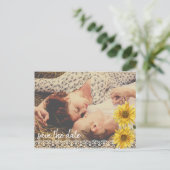 Rustic Lace & Burlap Sunflower Save the Date Aankondigingskaart (Staand voorkant)